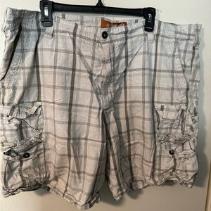 Men’s size 44 Lee Dungaree plaid shorts